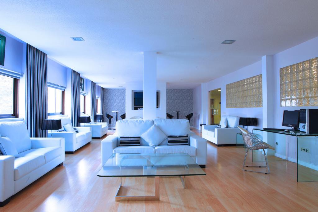 Hotel Escuela Madrid Extérieur photo