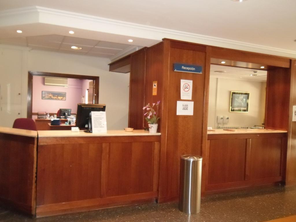 Hotel Escuela Madrid Extérieur photo