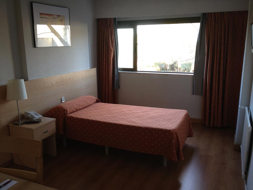 Hotel Escuela Madrid Chambre photo