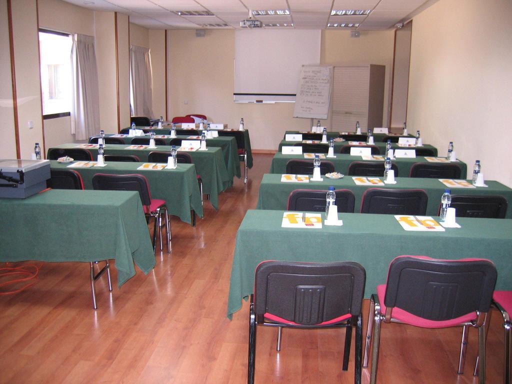 Hotel Escuela Madrid Extérieur photo